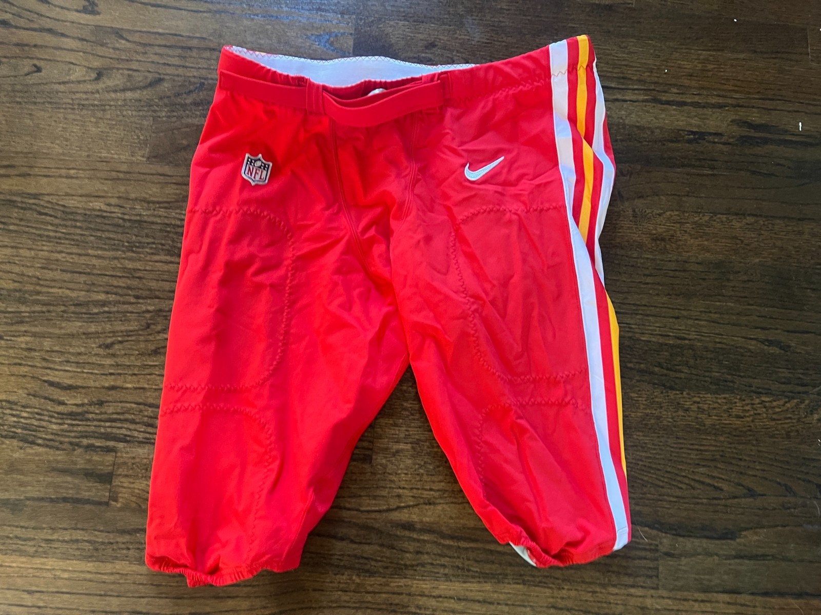 2017 GAME ISSUED KANSAS CITY CHIEFS FOOTBALL PANTS * NOT USED * RED SIZE 44