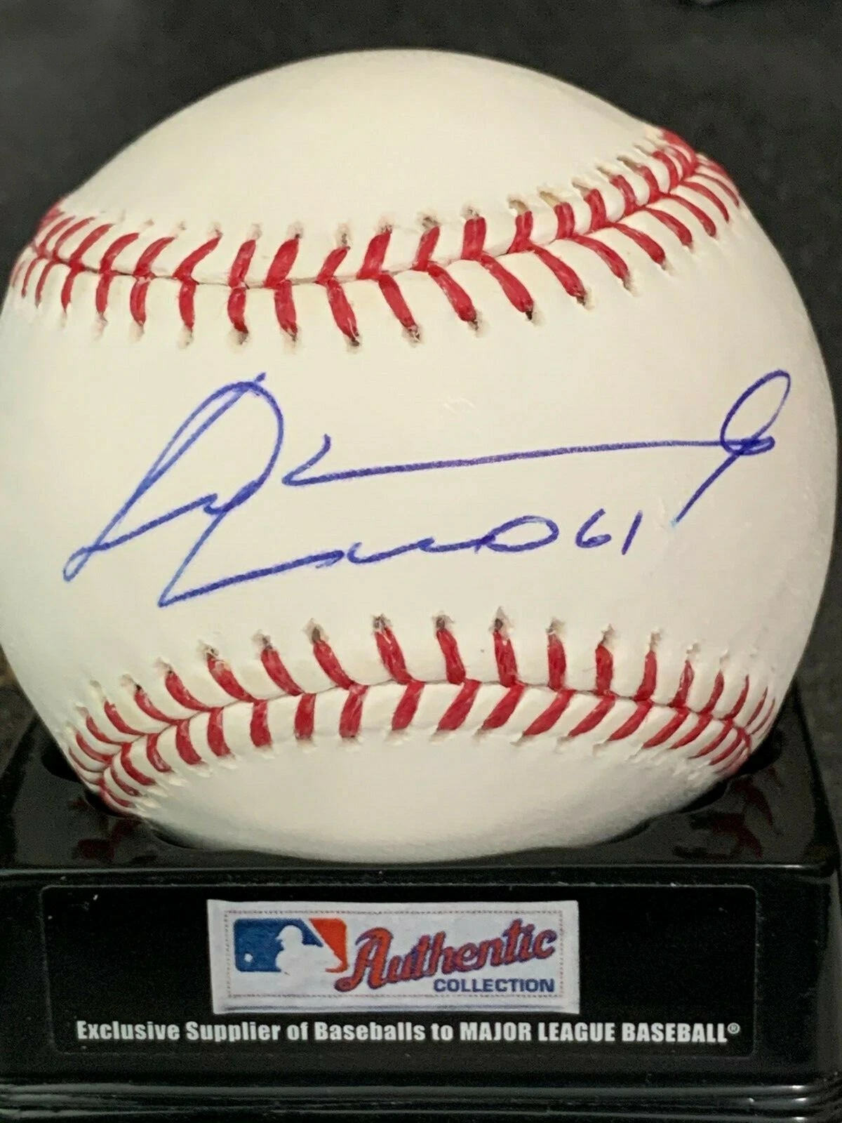 LIVAN HERNANEZ  FLORIDA MARLINS / SAN FRANCISCO GIANTS   SIGNED OML BASEBALL