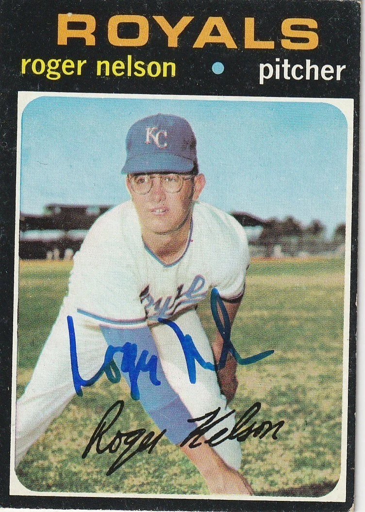 ROGER NELSON KANSAS CITY ROYALS  SIGNED 1971 TOPPS CARD #581