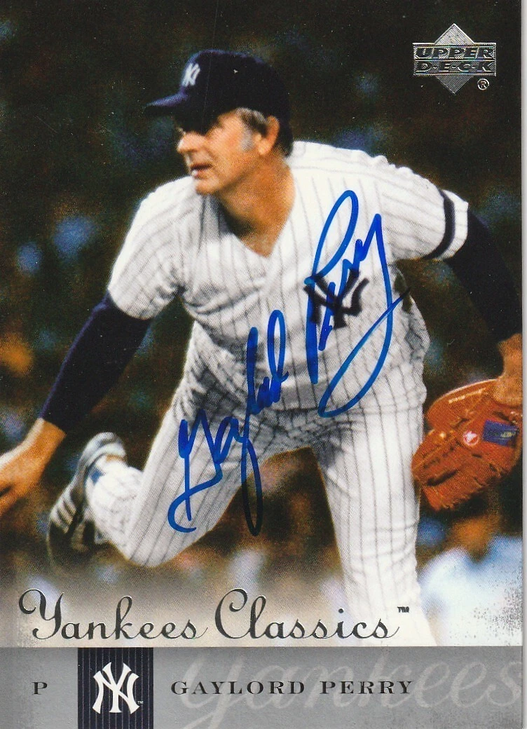 GAYLORD PERRY NEW YORK YANKEES  SIGNED 2004 UPPER DECK YANKEES CLASSIC CARD #23