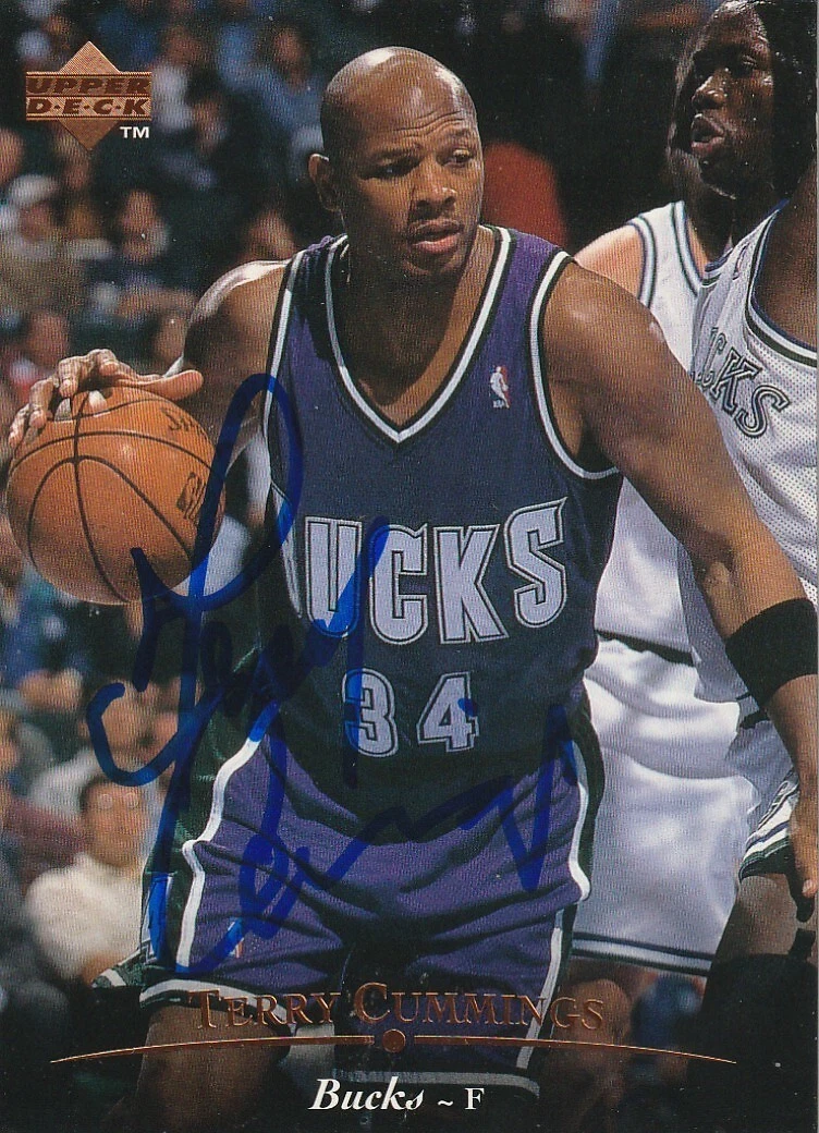 TERRY CUMMINGS MILWAUKEE BUCKS  SIGNED 1995 UPPER DECK CARD #245