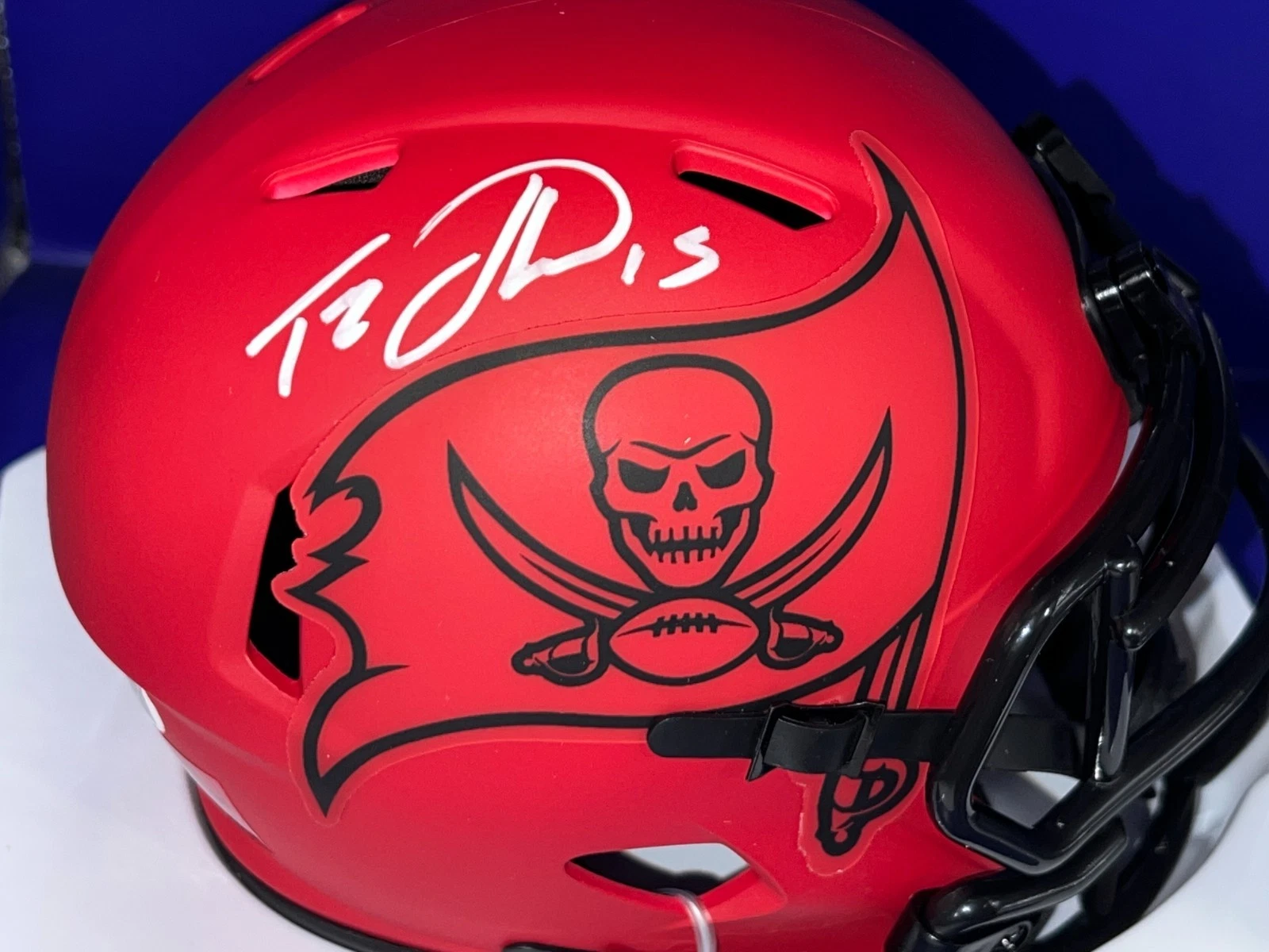 TEZ JOHNSON TAMPA BAY BUCCANEERS JSA AUTHENTICATED SIGNED RAVE MINI HELMET