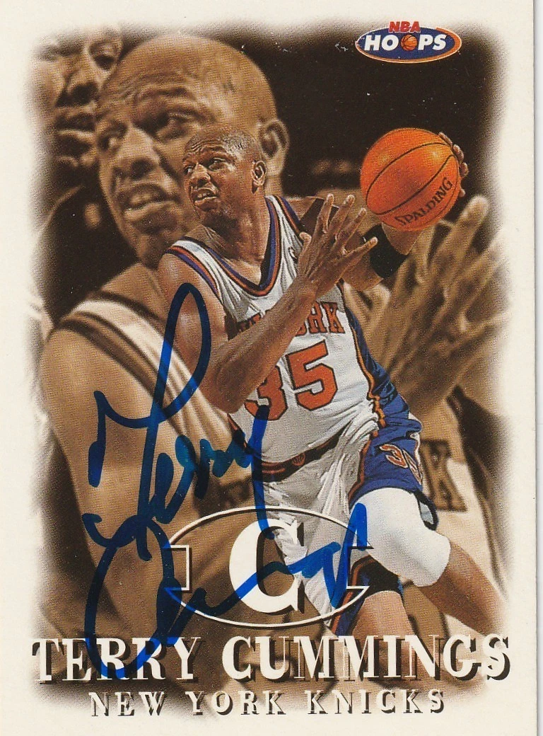 TERRY CUMMINGS NEW YORK KNICKS  SIGNED 1998 NBA HOOPS CARD #105