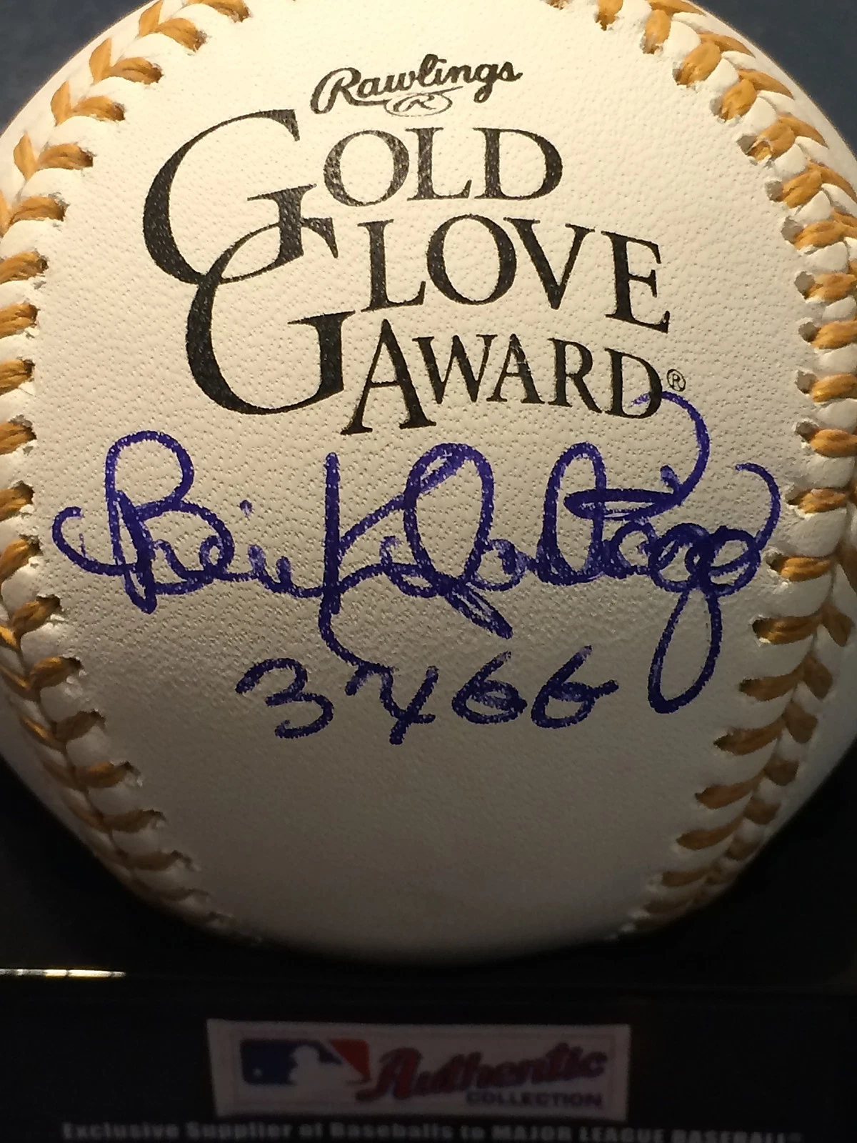 BENITO SANTIAGO  SAN DIEGO PADRES  3 X GOLD GLOVE SIGNED OML BASEBALL