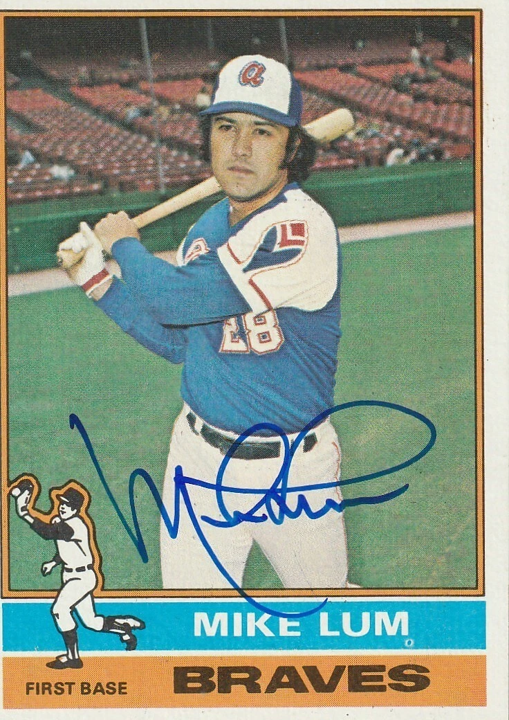 MIKE LUM ATLANTA BRAVES SIGNED 1976 TOPPS CARD #208