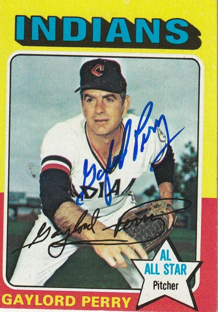 GAYLORD PERRY CLEVELAND INDIANS  SIGNED 1975 TOPPS CARD #530