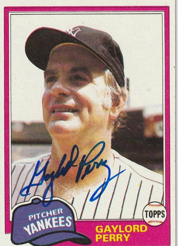 GAYLORD PERRY NEW YORK YANKEES  SIGNED 1981 TOPPS CARD #582