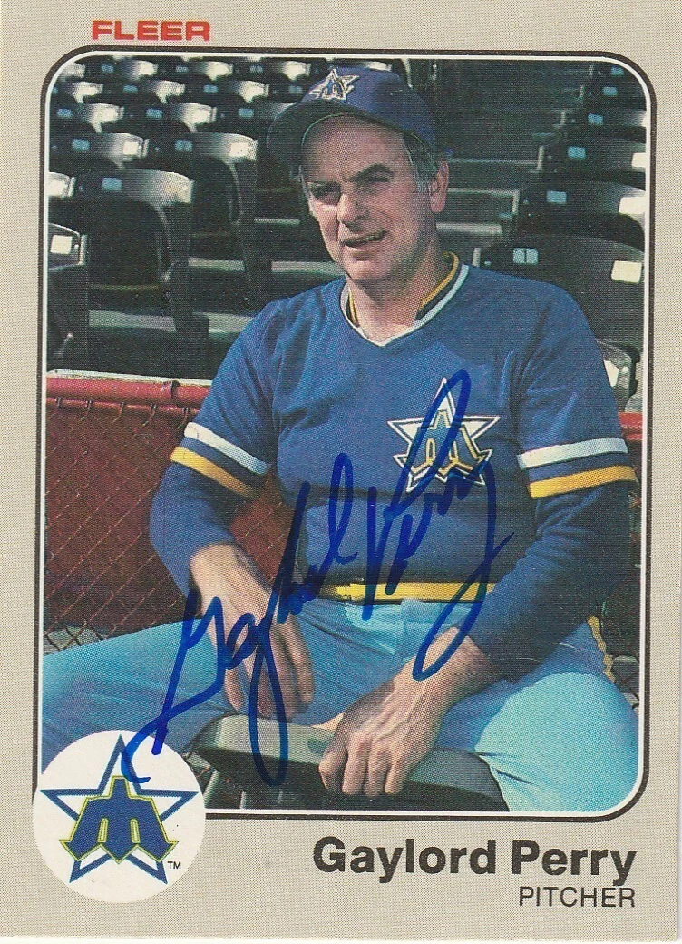 GAYLORD PERRY SEATTLE MARINERS  SIGNED 1983 FLEER CARD #483