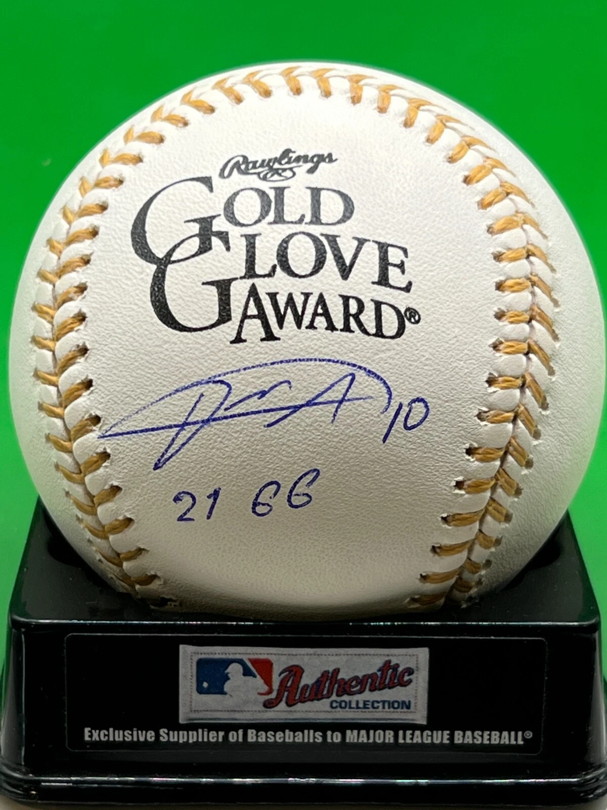YULI GURRIEL HOUSTON ASTROS GOLD GLOVE 2021  SIGNED GOLD GLOVE OML BASEBALL