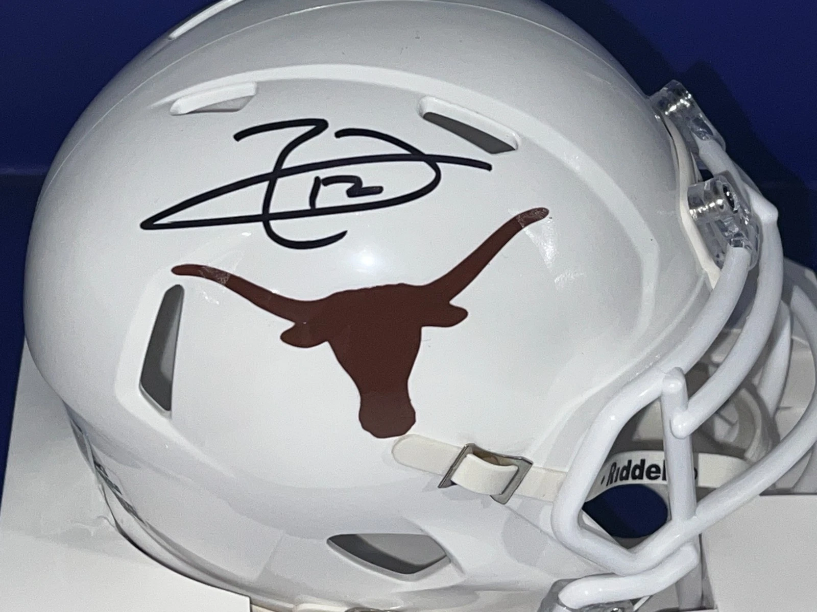 EARL THOMAS TEXAS LONGHORNS BECKETT AUTHENTICATED SIGNED  MINI HELMET