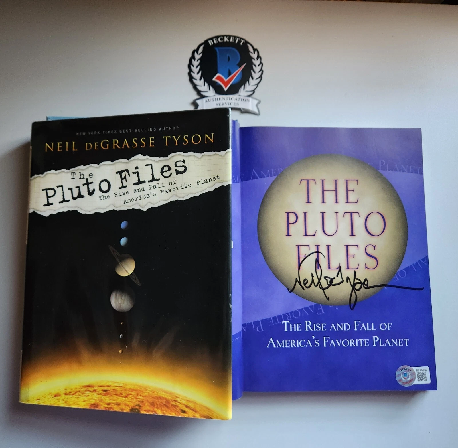 Neil Degrasse Tyson SIGNED The Pluto Files Signed First Edition BECKETT COA READ