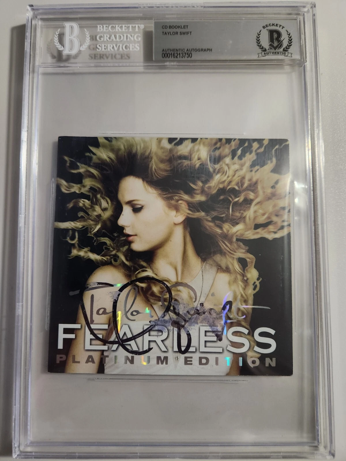 TAYLOR SWIFT SIGNED FEARLESS PLATINUM CD BECKETT BAS COA RARE TORTURED POETS