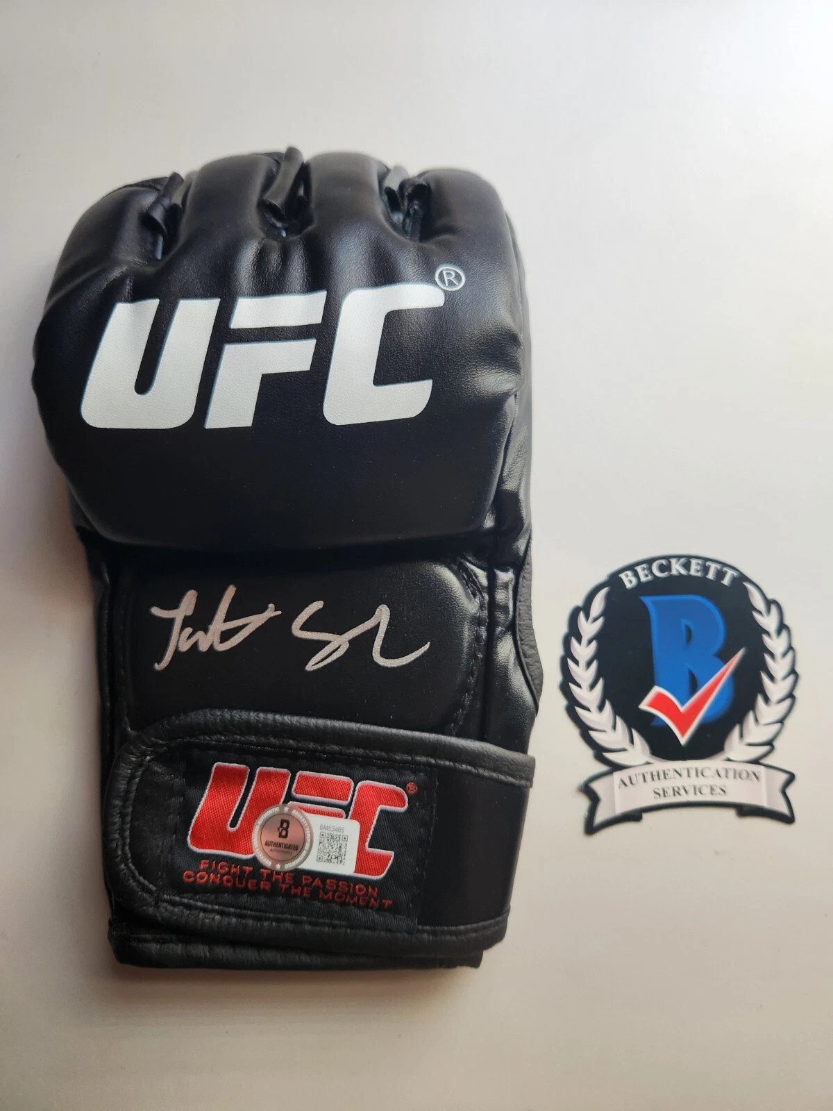 TATIANA SUAREZ SIGNED UFC GLOVE RISING STAR AUTOGRAPHED BECKETT BAS COA