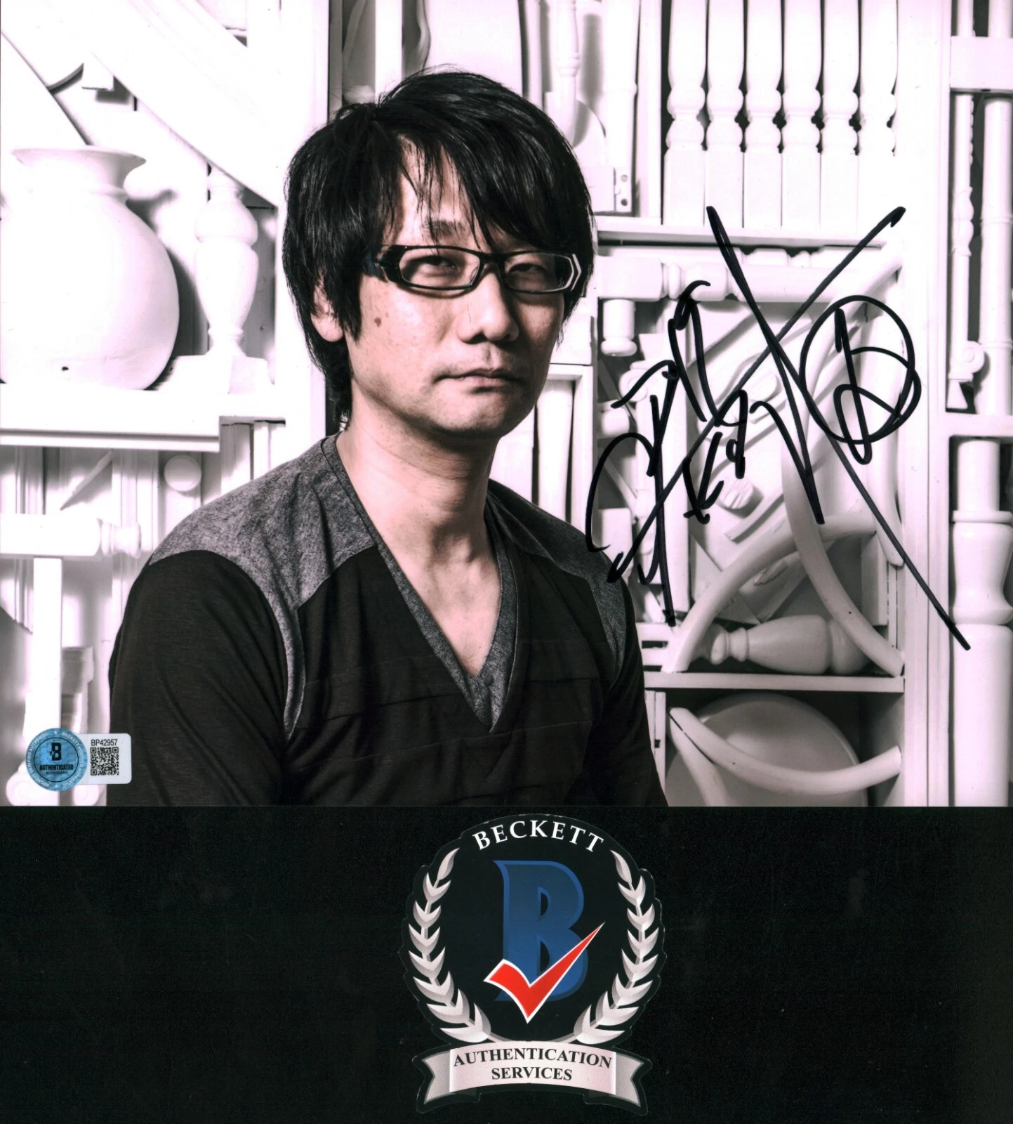 HIDEO KOJIMA SIGNED LEGENDARY VIDEO GAME CREATOR 8X10 PHOTO BECKETT BAS COA