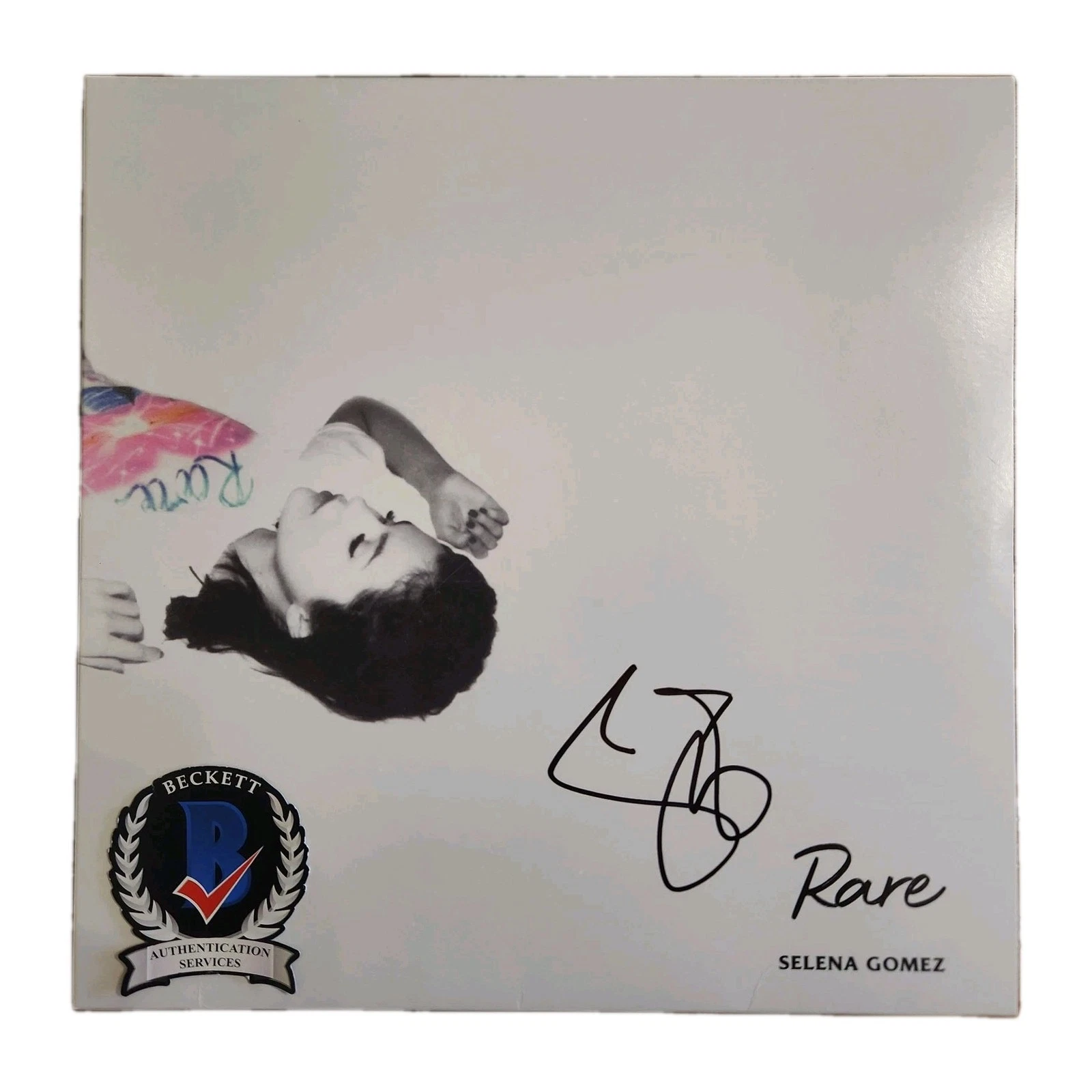SELENA GOMEZ SIGNED RARE VINYL LP BEAUTIFUL SINGER SIGNED ON SLEEVE BAS COA