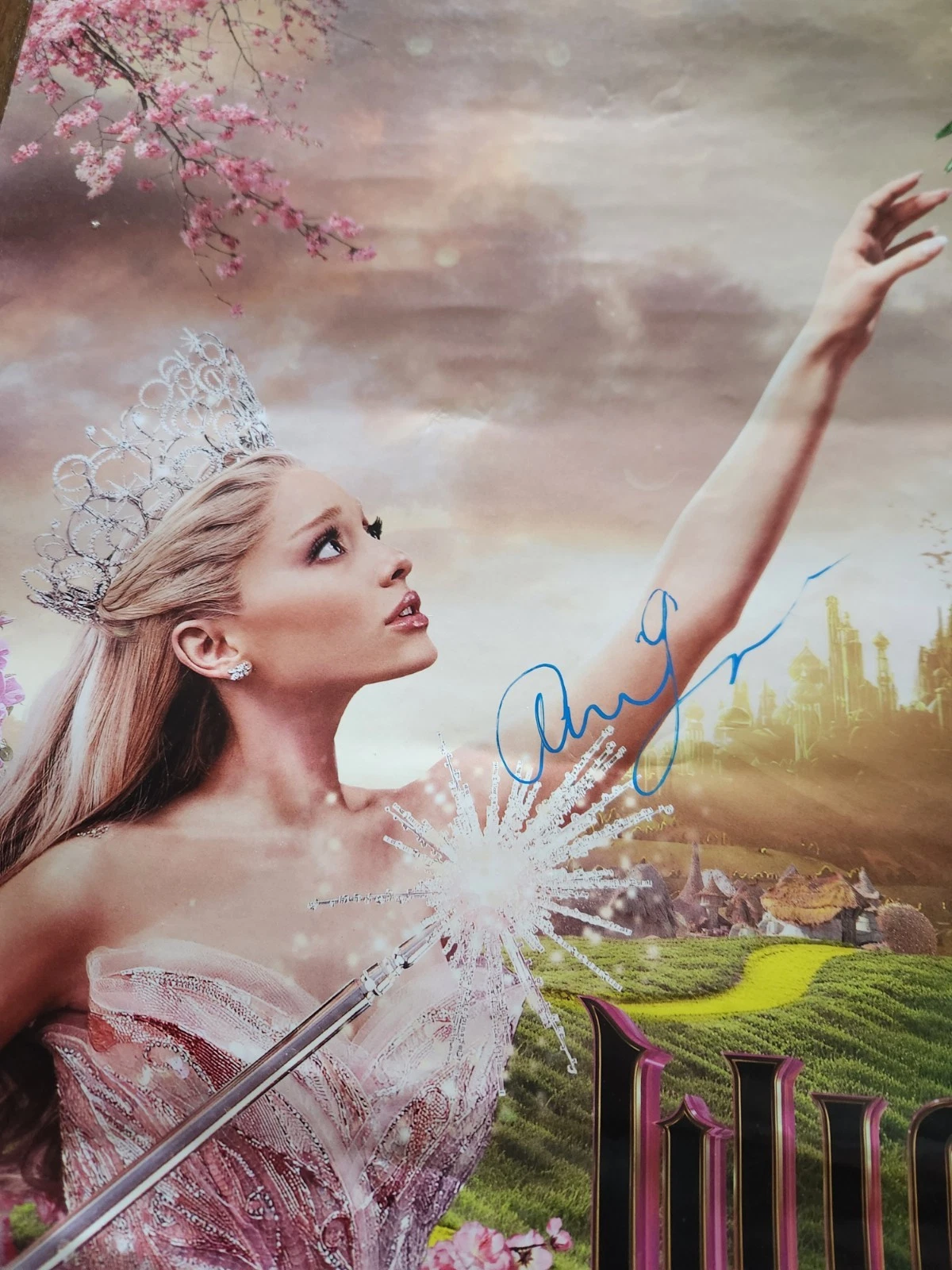 ARIANA GRANDE SIGNED WICKED GLINDA PRETTY POP STAR 27X40 POSTER READ BAS COA