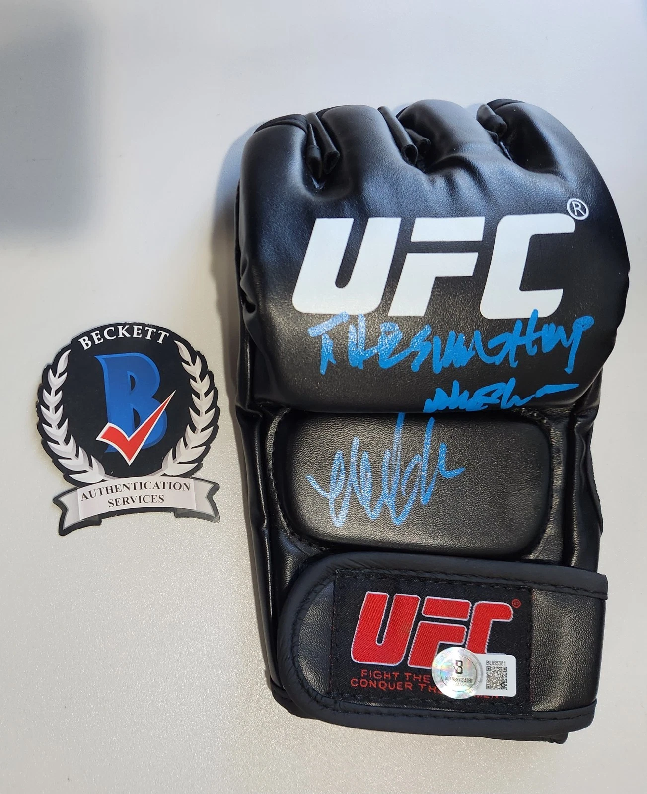 MARK KERR SIGNED UFC GLOVE INSC. “THE SMASHING MACHINE” BAS COA CHAMP PRIDE