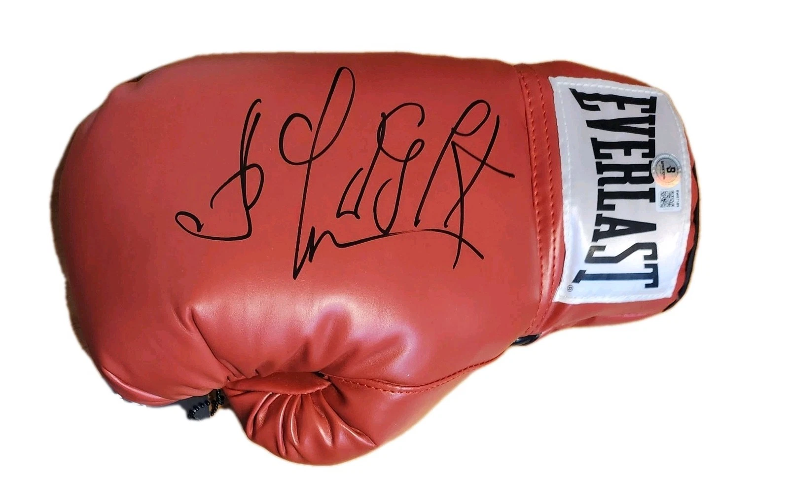 OLEKSANDR USYK WORLD HEAVYWEIGHT CHAMPION SIGNED RED BOXING GLOVE BECKETT COA