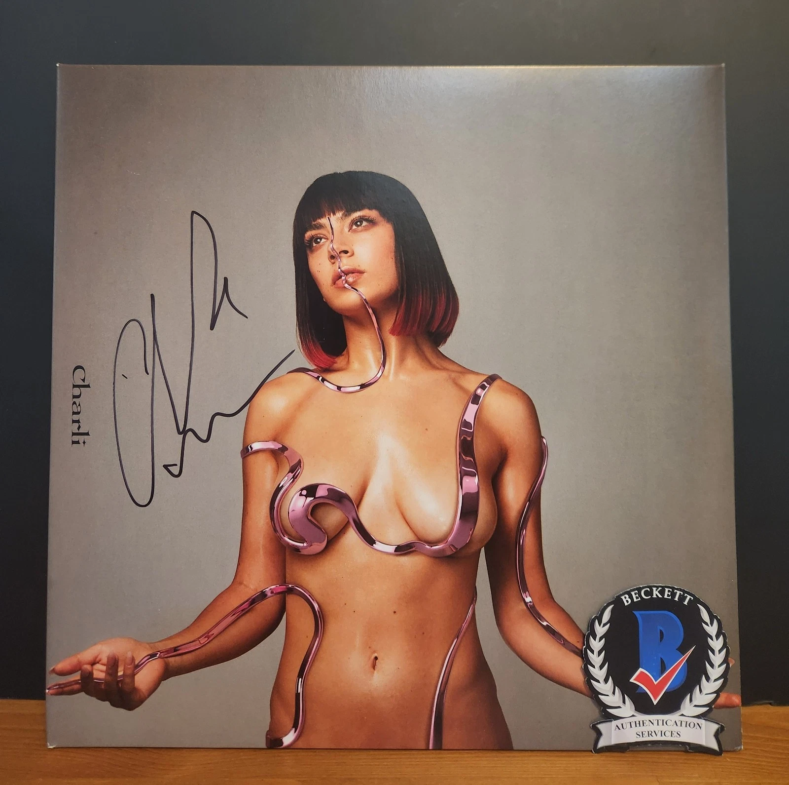 CHARLI XCX SIGNED CHARLI ALBUM VINYL RECORD LP BECKETT BAS COA BRAT SINGER