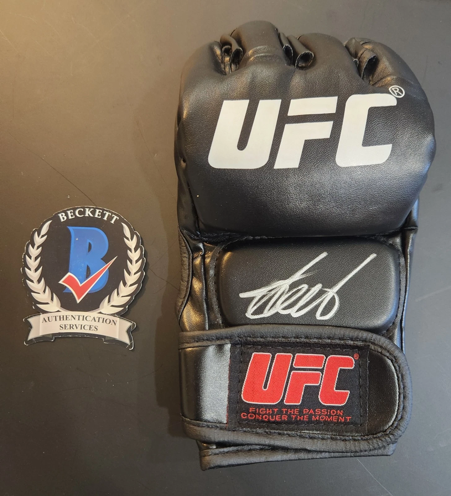 ARMAN TSARUKYAN SIGNED UFC GLOVE AUTOGRAPHED FUTURE CHAMP RISING STAR BAS COA