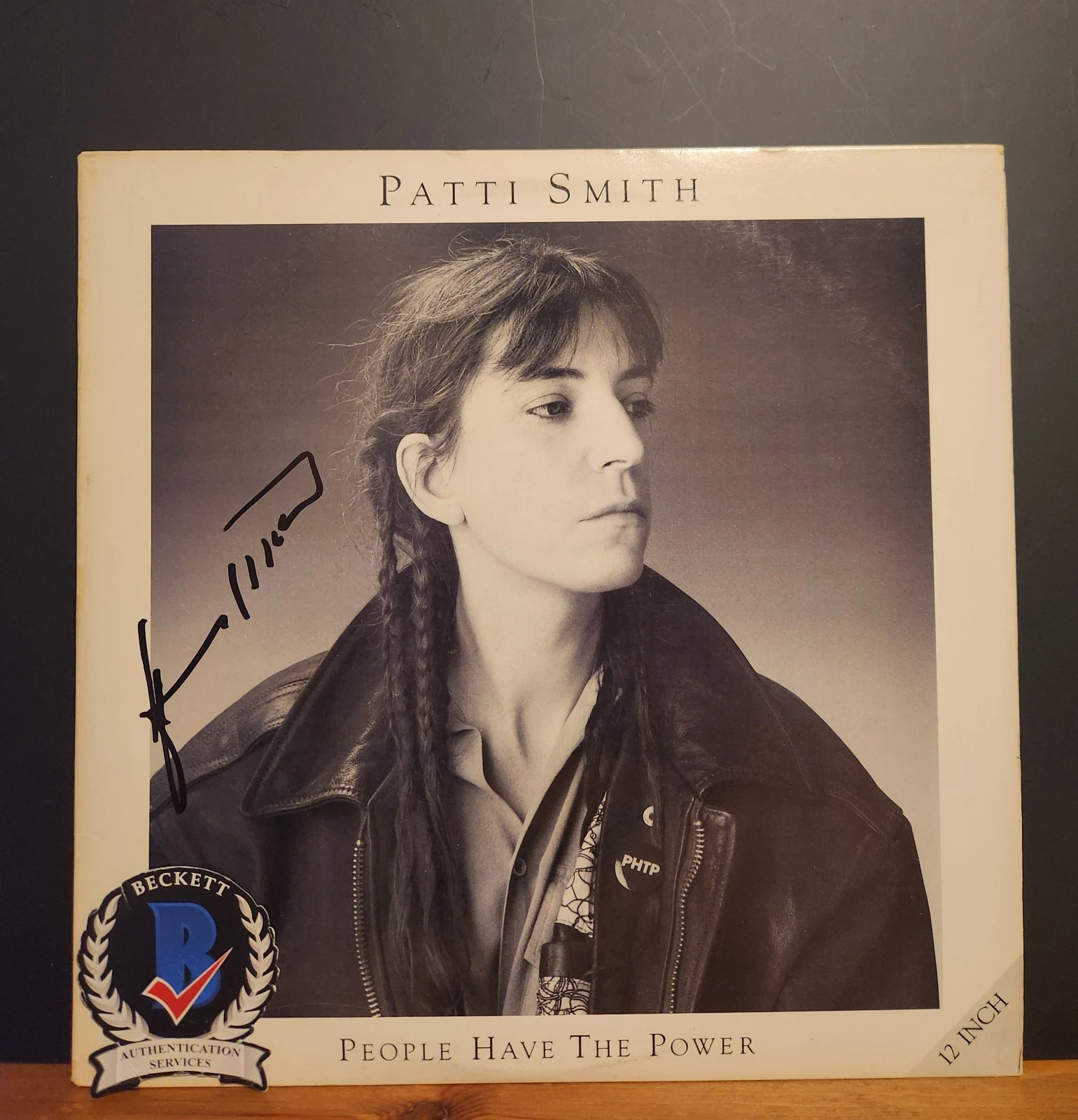 PATTI SMITH SIGNED VINYL PEOPLE HAVE THE POWER SINGER AUTHOR PAINTER BAS