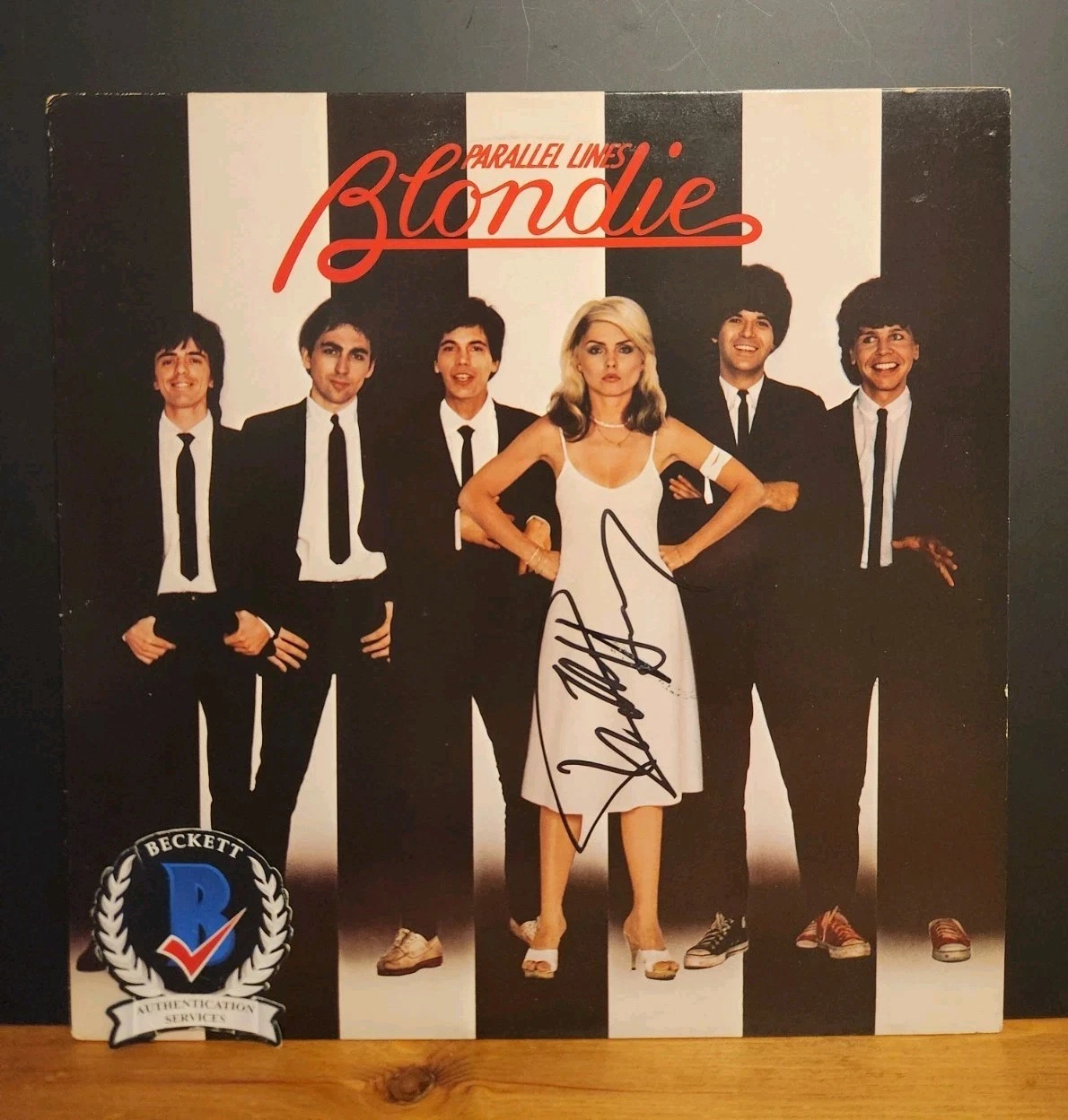 Debbie Harry Signed Blondie Vinyl Parallel Lines Beautiful Blonde Singer COA