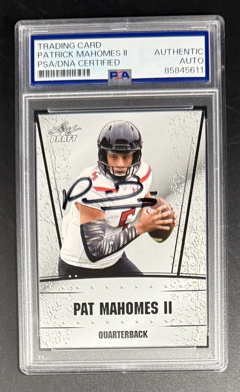 Patrick Mahomes Signed Autograph PSA/DNA Slabbed 2017 Leaf Draft Rookie Card