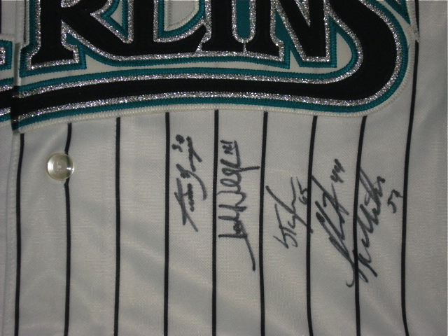 2006 FLORIDA MARLINS AUTOGRAPHED JERSEY (WILLINGHAM) W/ PROOF!