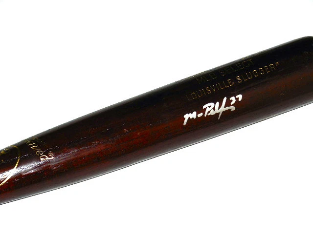 MIKE PELFREY AUTOGRAPHED BAT (TWINS) W/ PROOF! - Spring Training Used Bat!