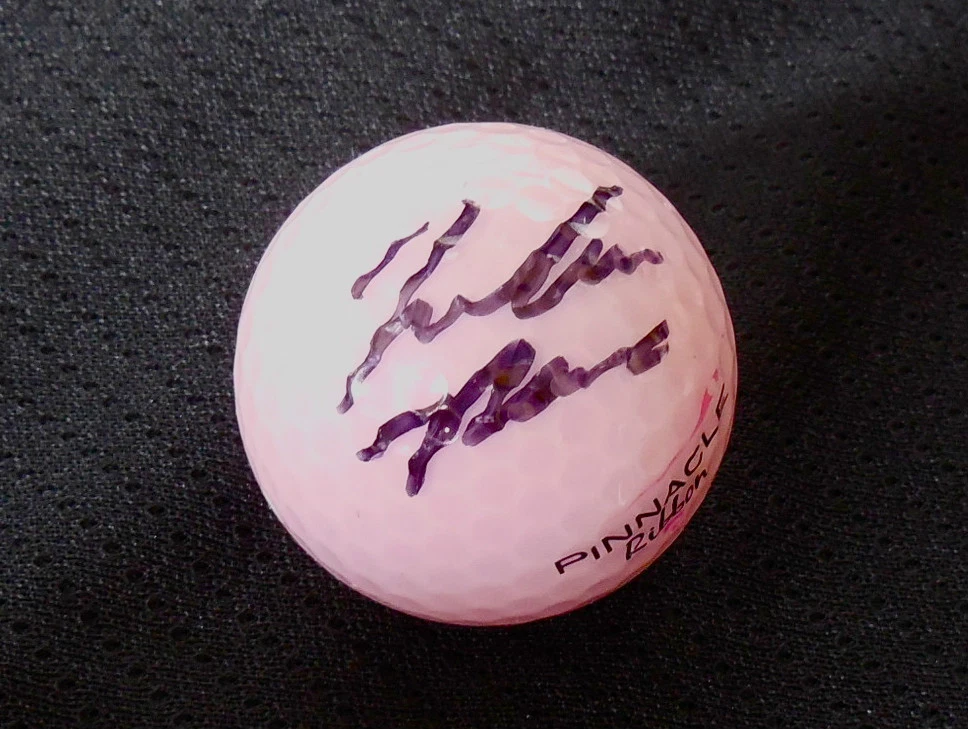 INBEE PARK AUTOGRAPHED PINK GOLF BALL (LPGA) W/ PROOF!