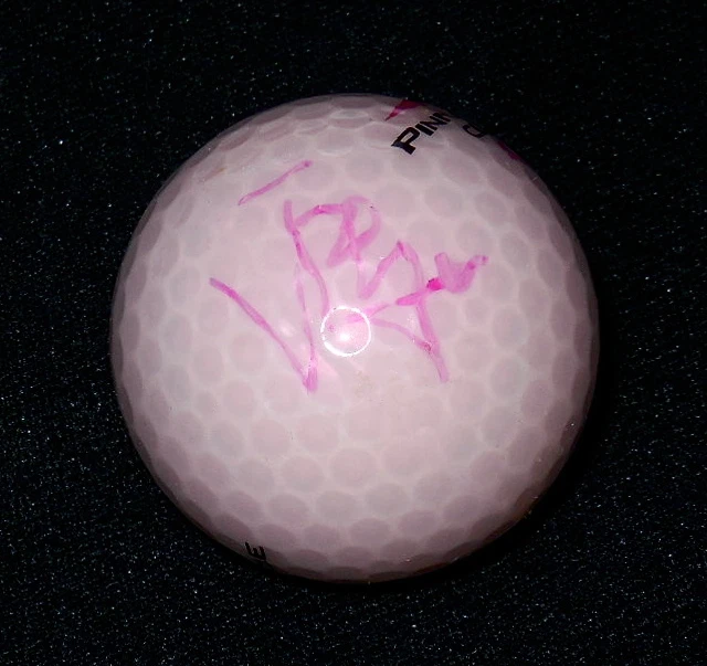 SHANSHAN FENG AUTOGRAPHED PINK GOLF BALL (LPGA) W/ PROOF!