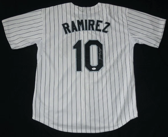 ALEXEI RAMIREZ AUTOGRAPHED JERSEY (CHICAGO WHITE SOX) W/ PROOF! - JSA COA!