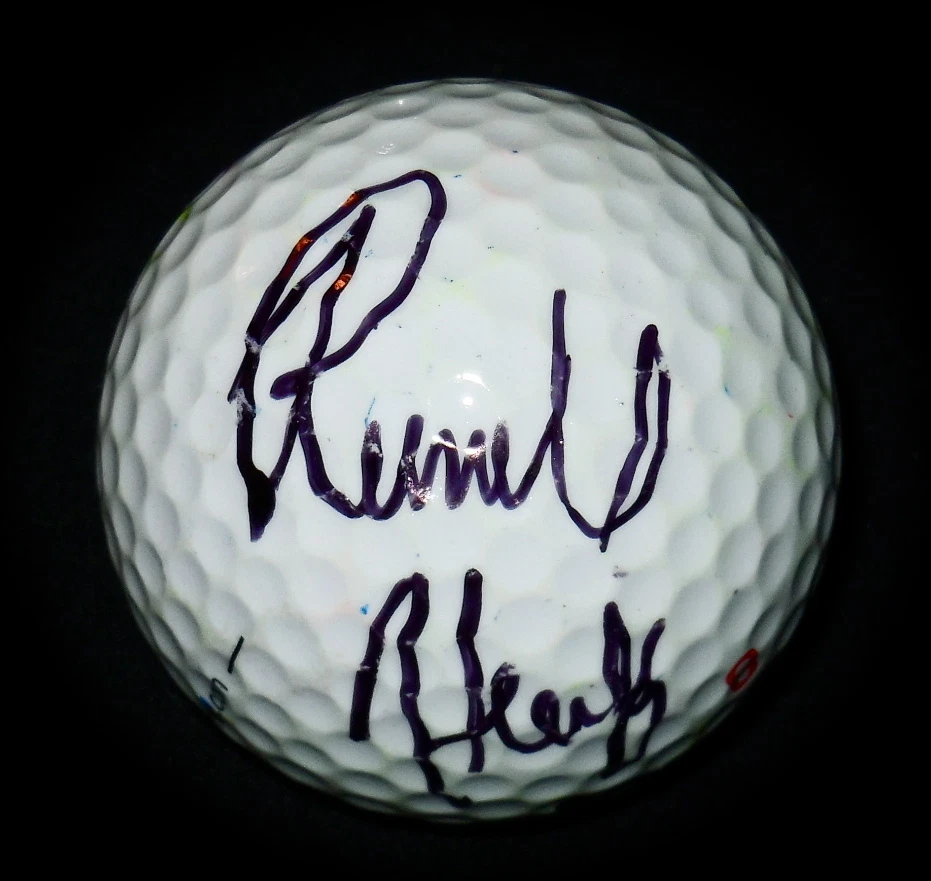 RUSSELL HENLEY AUTOGRAPHED USED GOLF BALL (PGA) W/ PROOF!