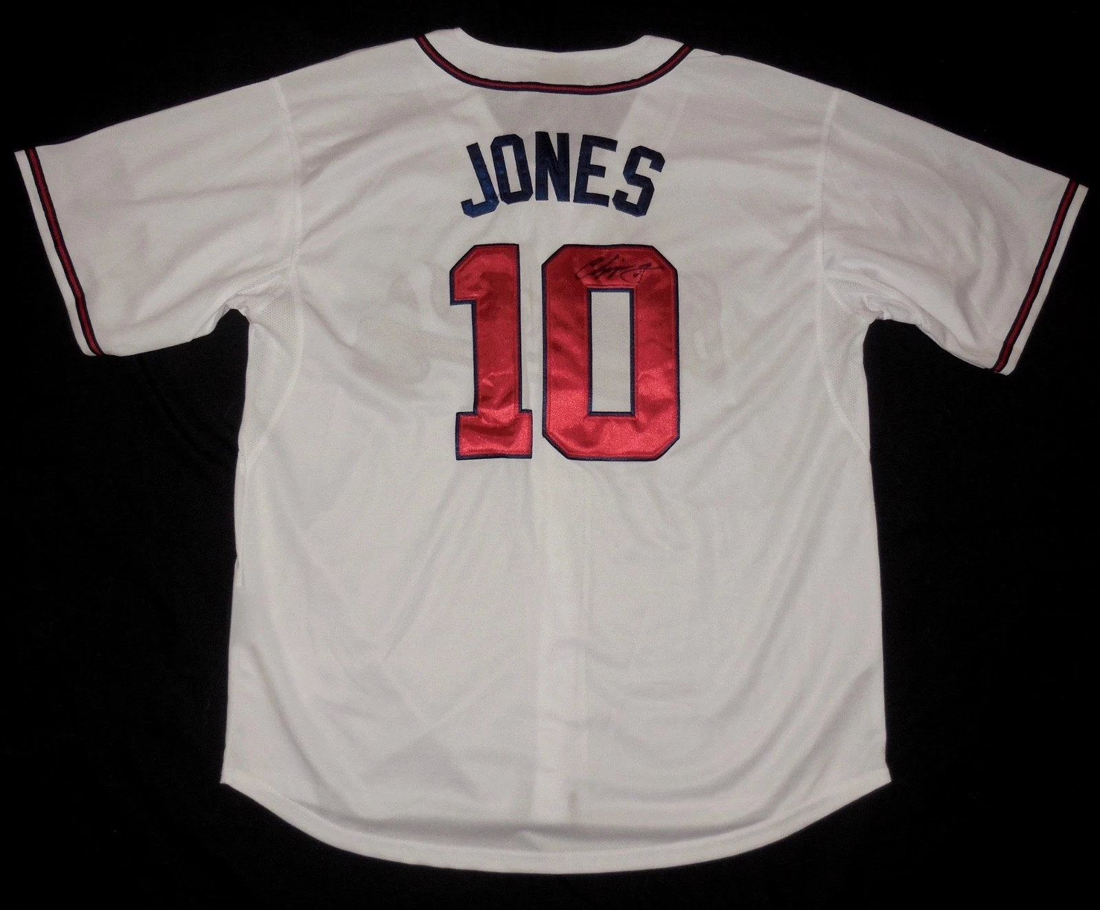 CHIPPER JONES AUTOGRAPHED JERSEY (ATLANTA BRAVES) W/ COA!