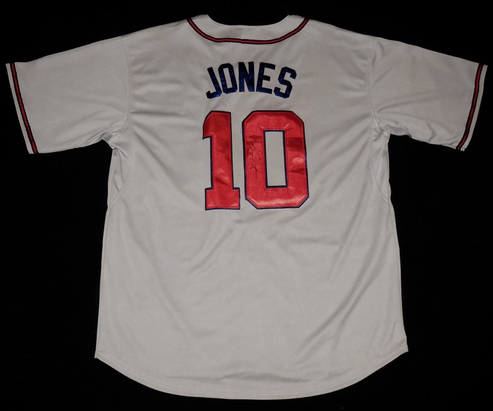 CHIPPER JONES AUTOGRAPHED JERSEY (ATLANTA BRAVES) W/ COA!