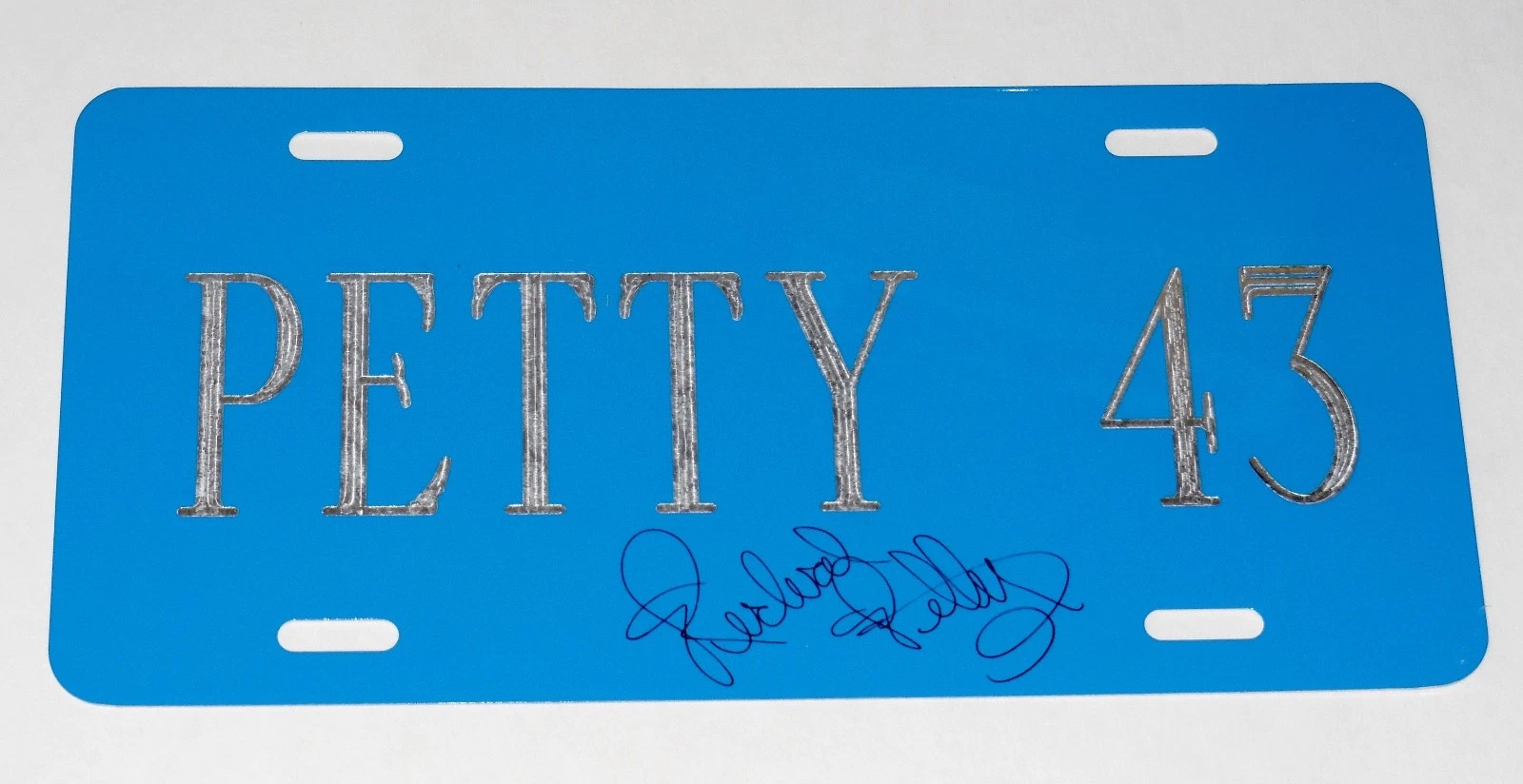 RICHARD PETTY AUTOGRAPHED COMMEMORATIVE LICENSE PLATE (THE KING) - COA!