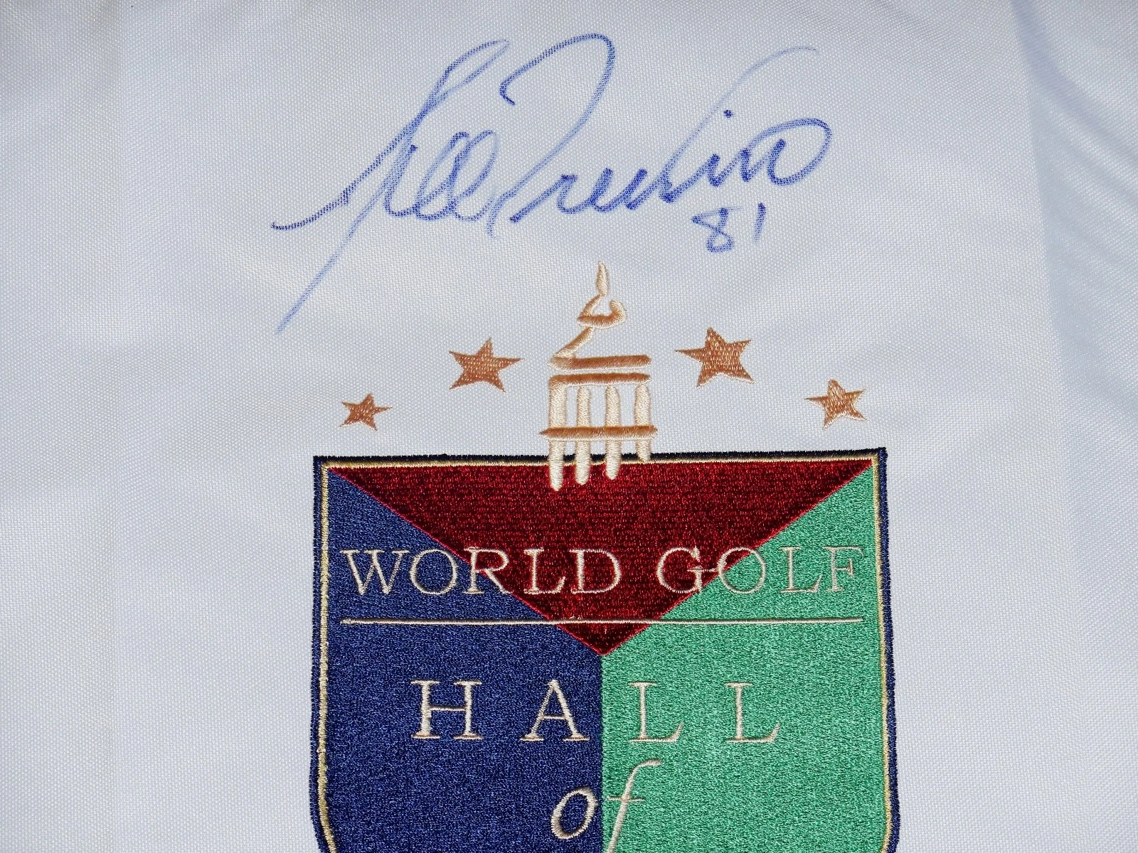 LEE TREVINO AUTOGRAPHED WORLD HALL OF FAME GOLF FLAG (1981 HOF) - W/ COA!