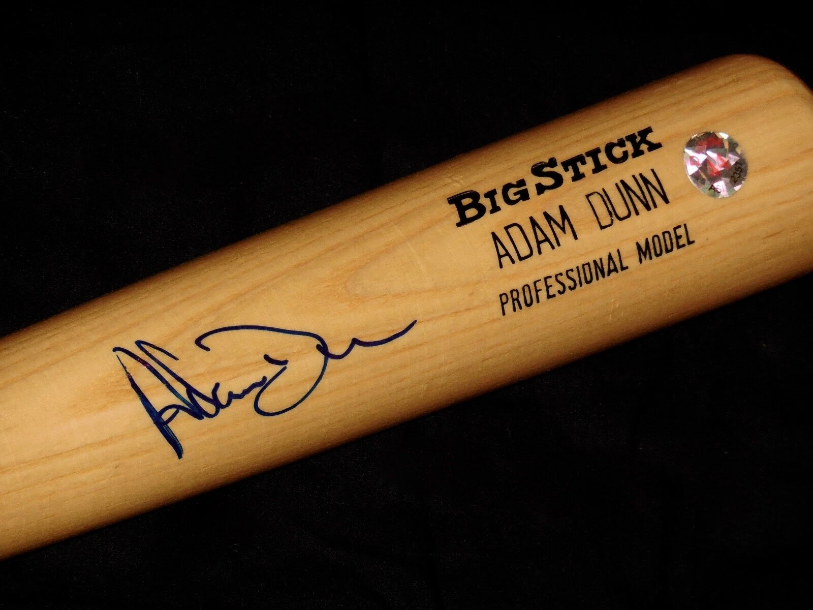 ADAM DUNN AUTOGRAPHED BAT (CINAINNATI REDS) - 462 HOMERUNS! - W/ COA!