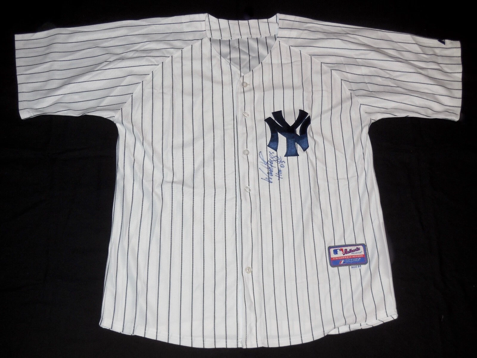 WADE BOGGS AUTOGRAPHED JERSEY (NEW YORK YANKEES) - HOF 2005!