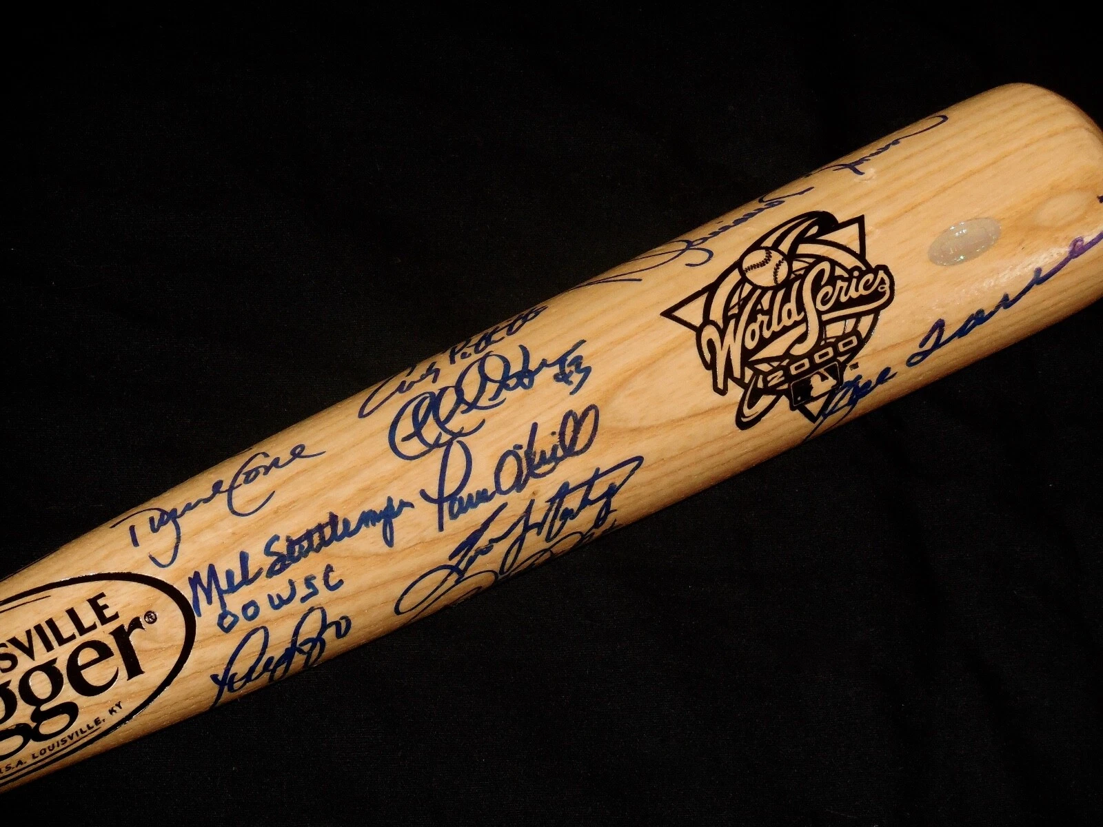 2000 YANKEES TEAM SIGNED BAT (STEINER & MLB AUTH) - Derek Jeter, Mariano Rivera,