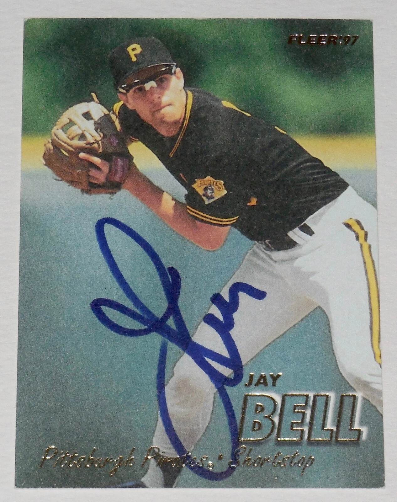JAY BELL 1997 FLEER AUTOGRAPHED BASEBALL CARD (PITTSBURGH PIRATES)