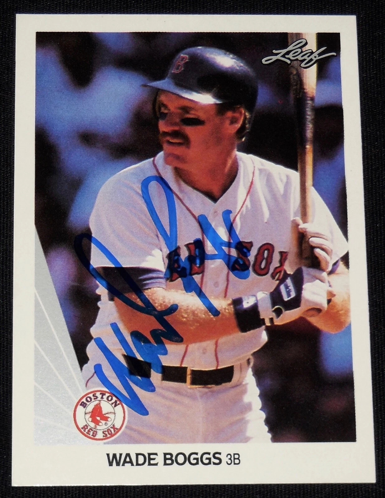 WADE BOGGS 1990 LEAF AUTOGRAPHED BASEBALL CARD (BOSTON RED SOX)