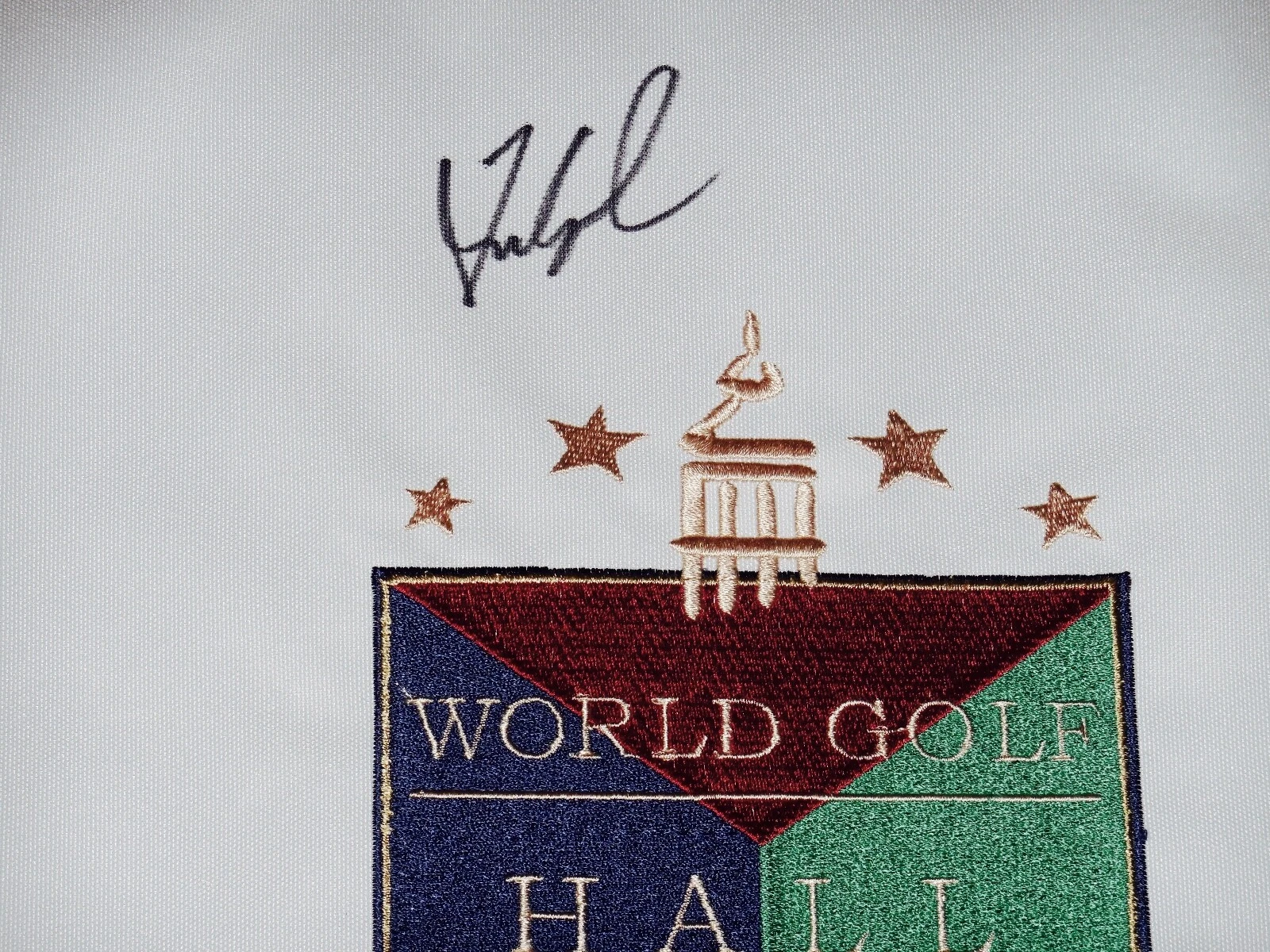 FRED COUPLES AUTOGRAPHED WORLD HALL OF FAME GOLF FLAG (2013 HOF) - W/ COA!