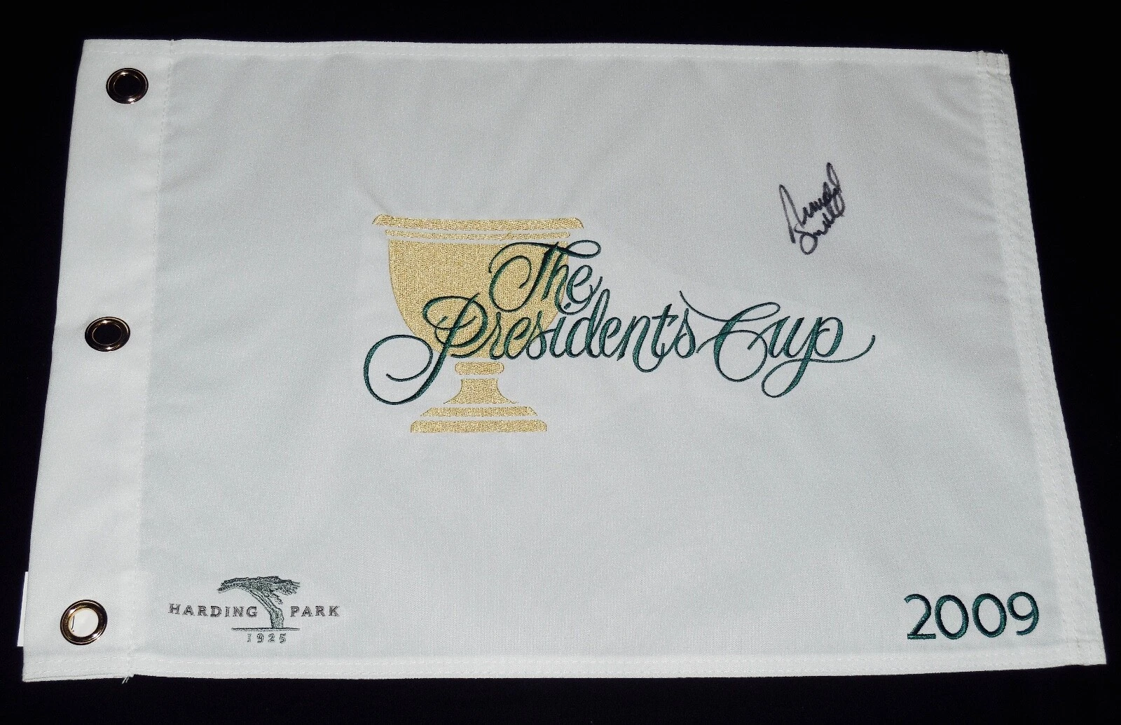 BRANDT SNEDEKER AUTOGRAPHED 2009 PRESIDENTS CUP GOLF FLAG - W/ COA!