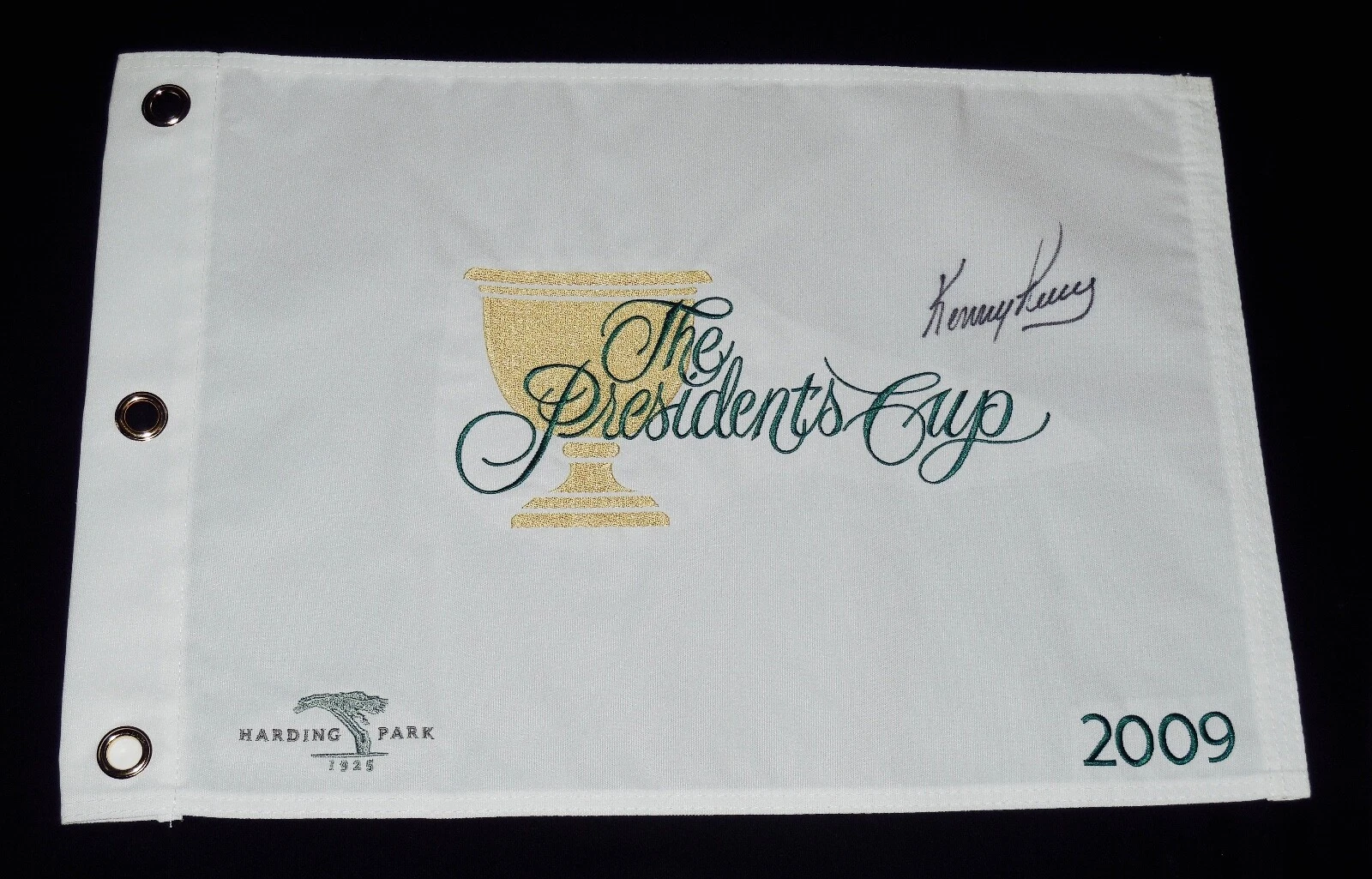 KENNY PERRY AUTOGRAPHED 2009 PRESIDENTS CUP GOLF FLAG - W/ COA!