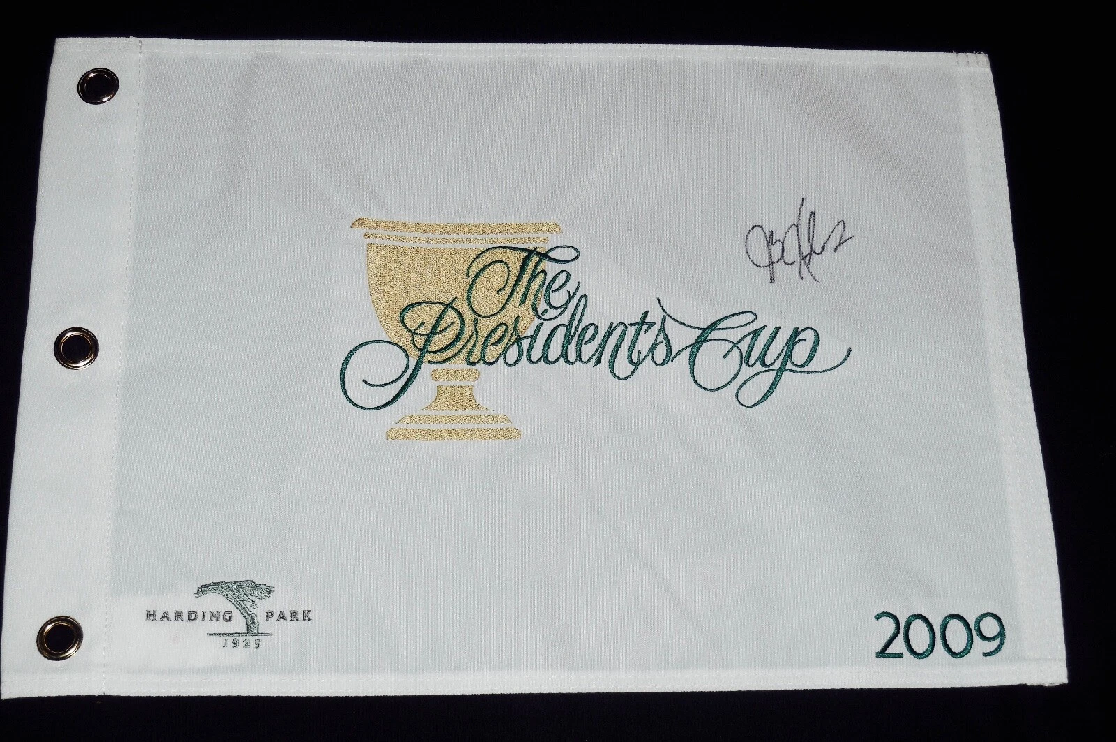 J.B. HOLMES AUTOGRAPHED 2009 PRESIDENTS CUP GOLF FLAG - W/ COA!