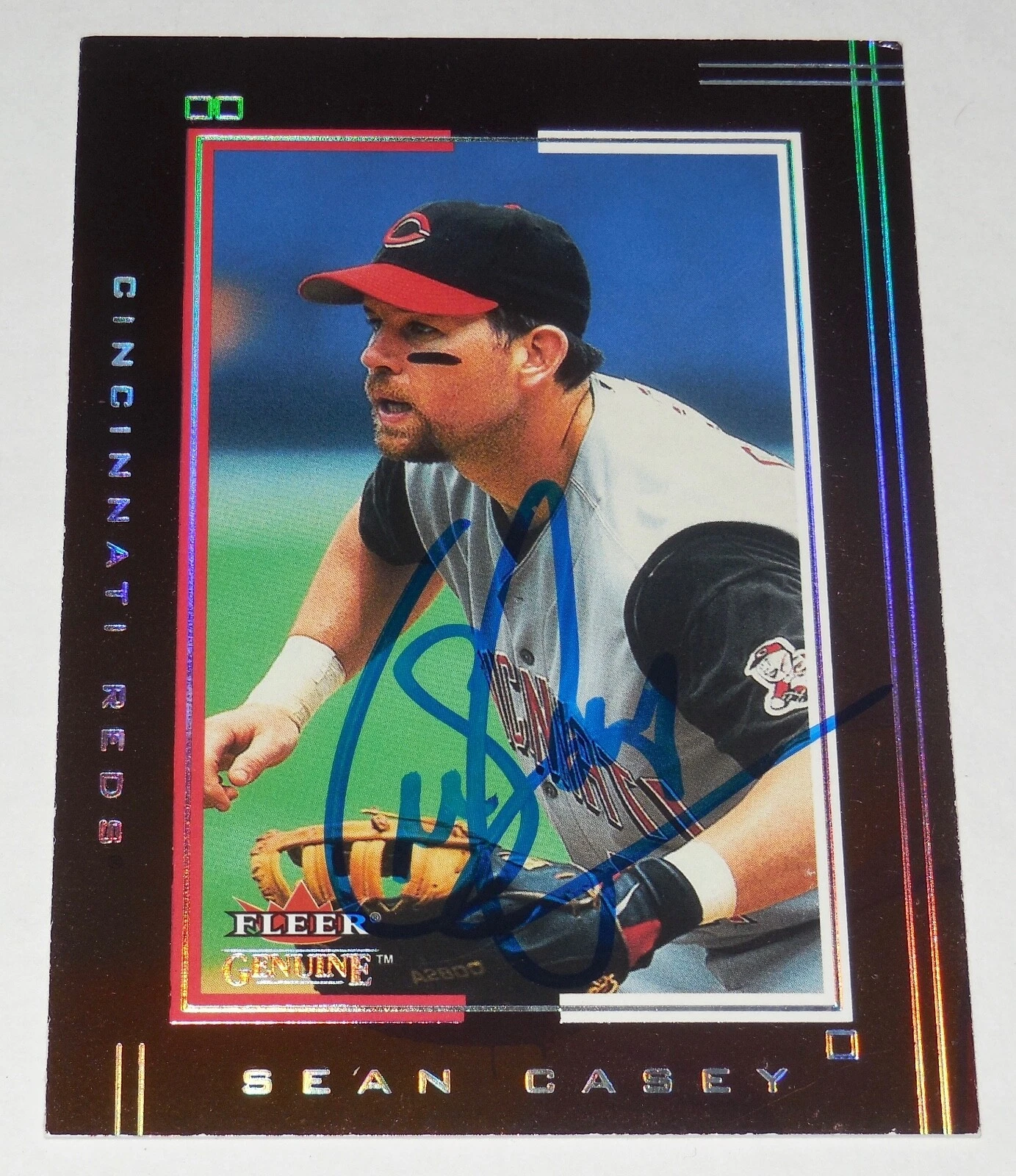 SEAN CASEY 2002 FLEER GENUINE AUTOGRAPHED BASEBALL CARD (CINCINNATI REDS)