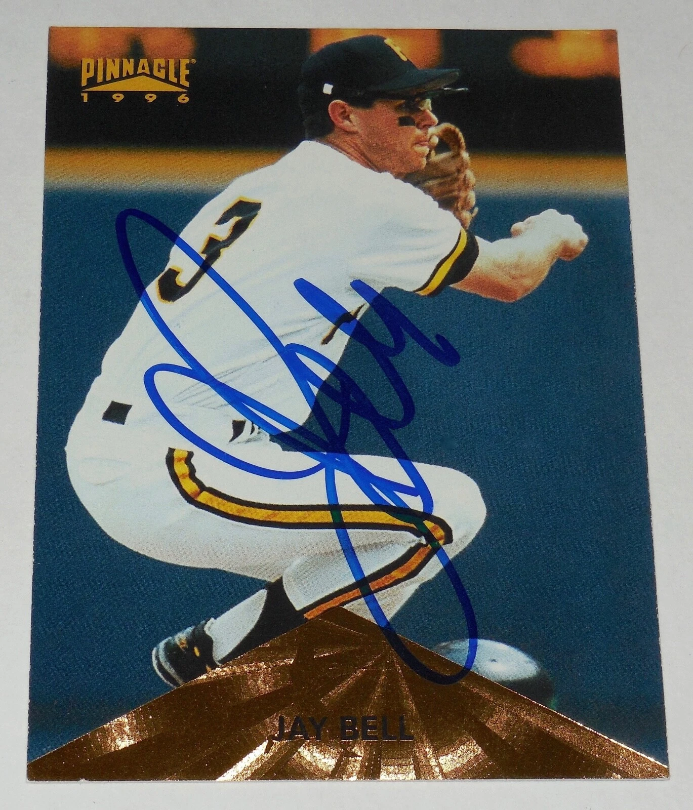 JAY BELL 1996 PINNACLE AUTOGRAPHED BASEBALL CARD (PITTSBURGH PIRATES)