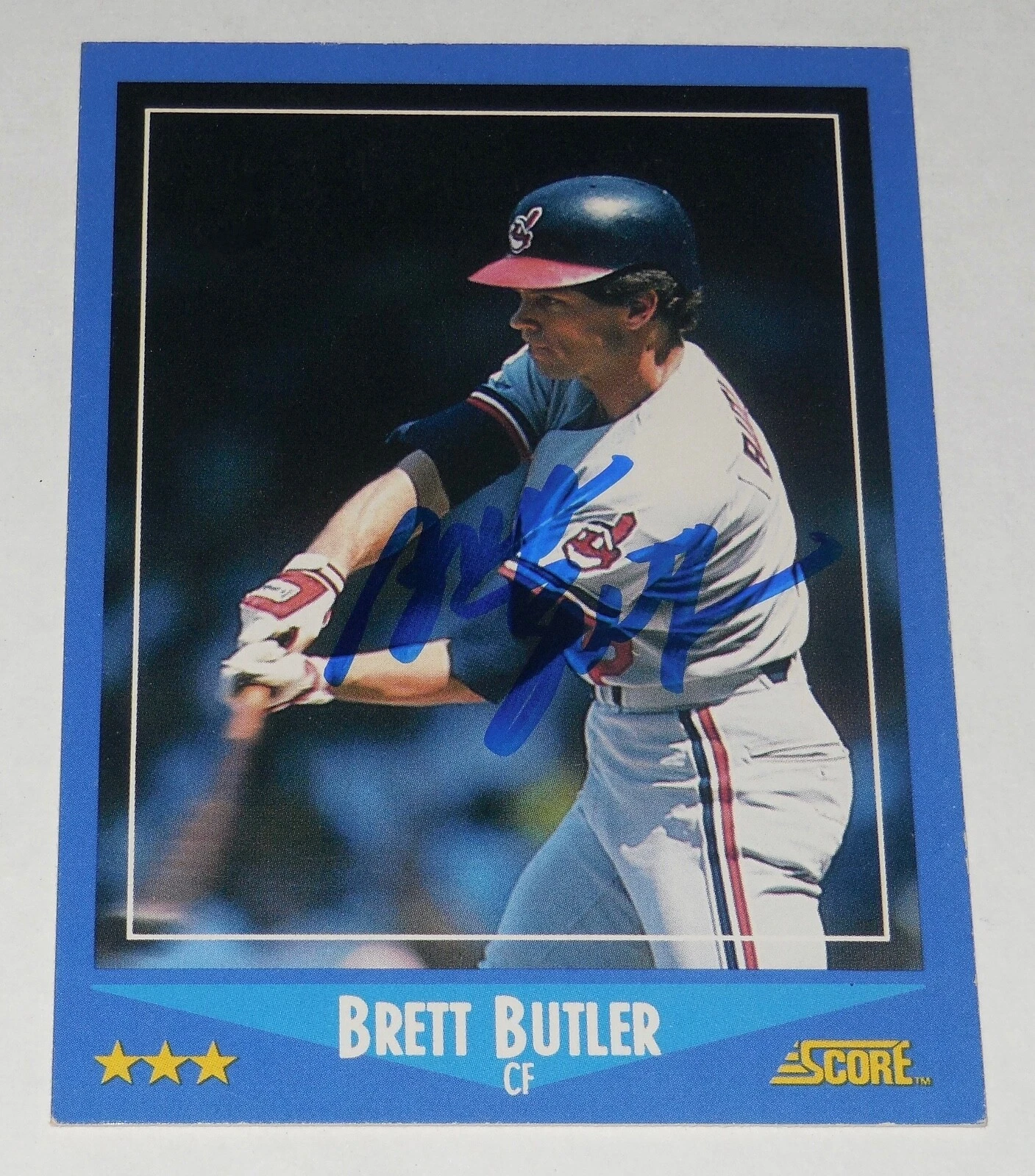 BRETT BUTLER 1988 SCORE AUTOGRAPHED BASEBALL CARD (CLEVELAND INDIANS)