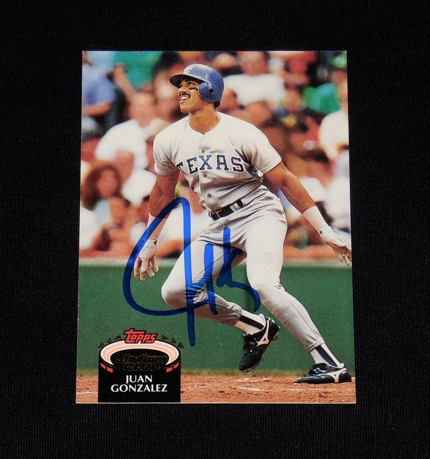 JUAN GONZALEZ 1992 STADIUM CLUB AUTOGRAPHED BASEBALL CARD (TEXAS RANGERS)